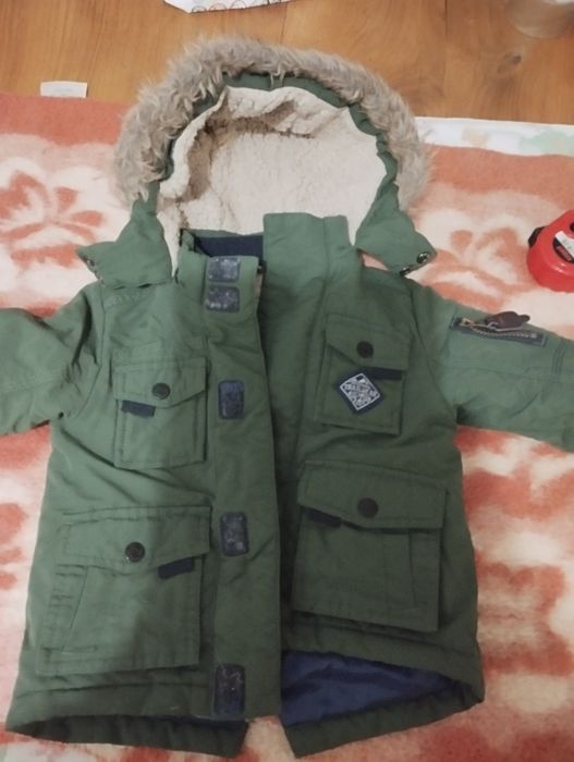Продам куртку зимову для хлопчика розмір 74-80.