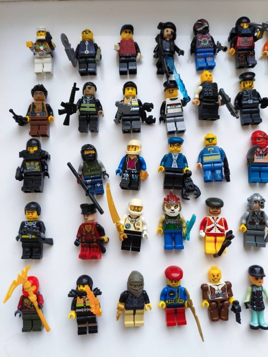 Lego чоловічки фігурки вперемішку з оригіналами .