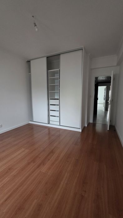 T2 Arrendamento-Queluz (estação) Ler anúncio até o Fim!