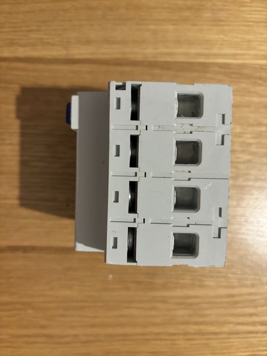 RCCB Wyłącznik różnicowoprądowy Schrack AR002103