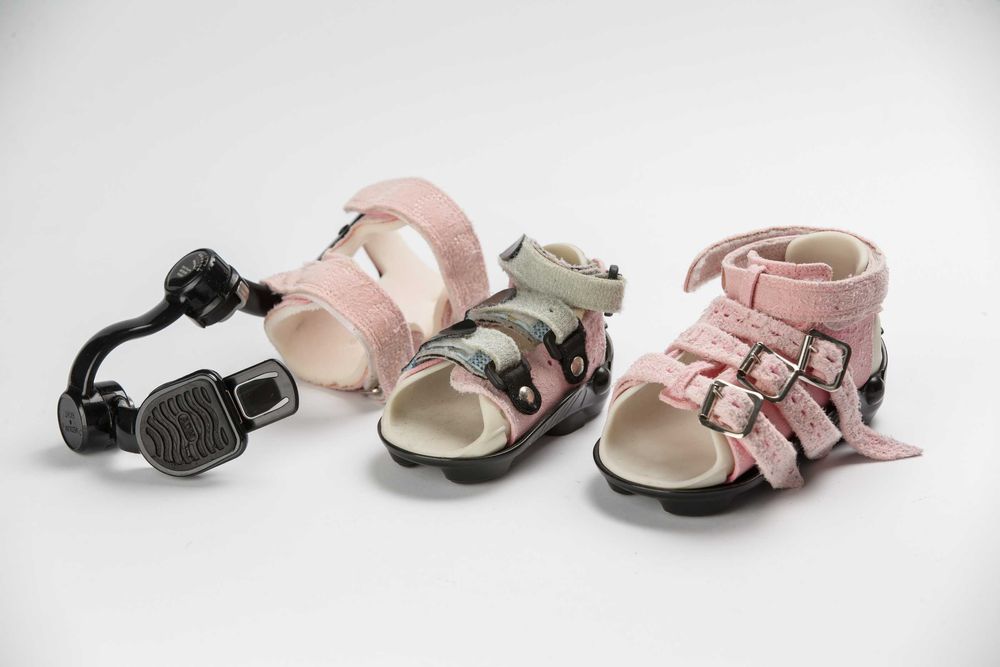 ADM брейс система.