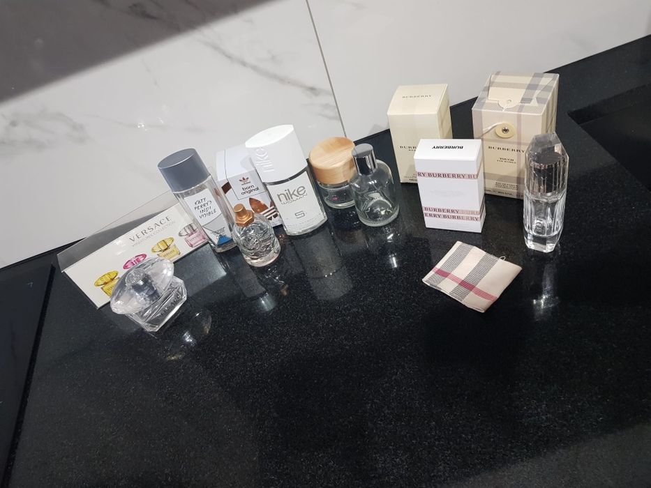 Flakony od perfum Versace Burberry