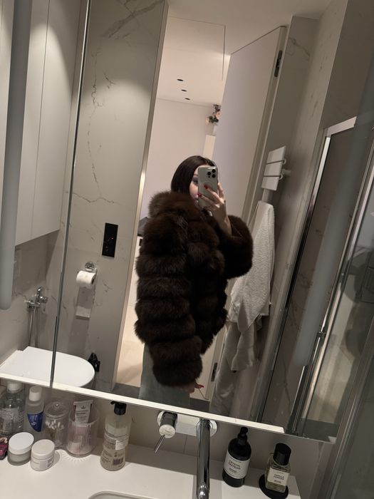 Ciemno brązowe futro