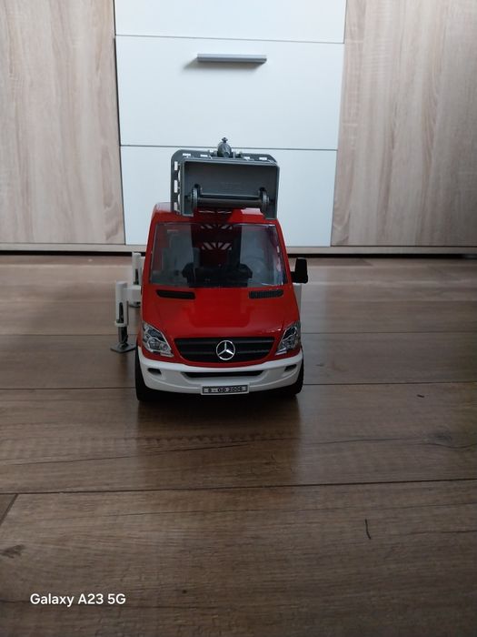 Mercedes Sprinter strażacki BRUDER
