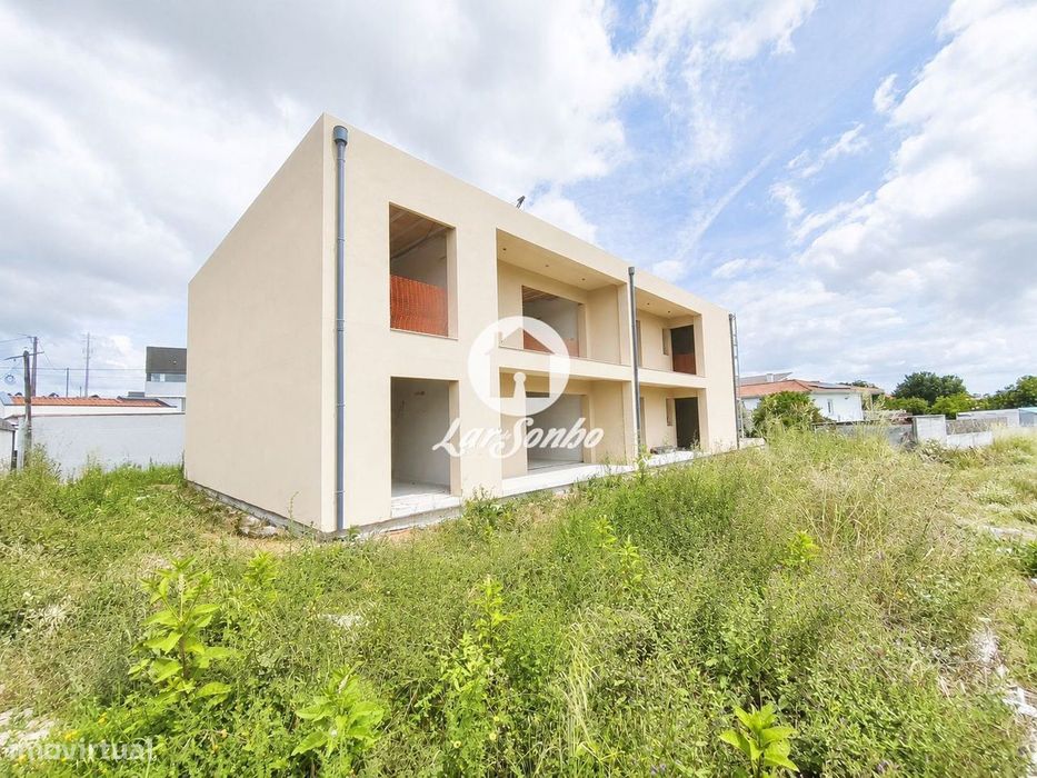 Apartamento T2 novo com jardim