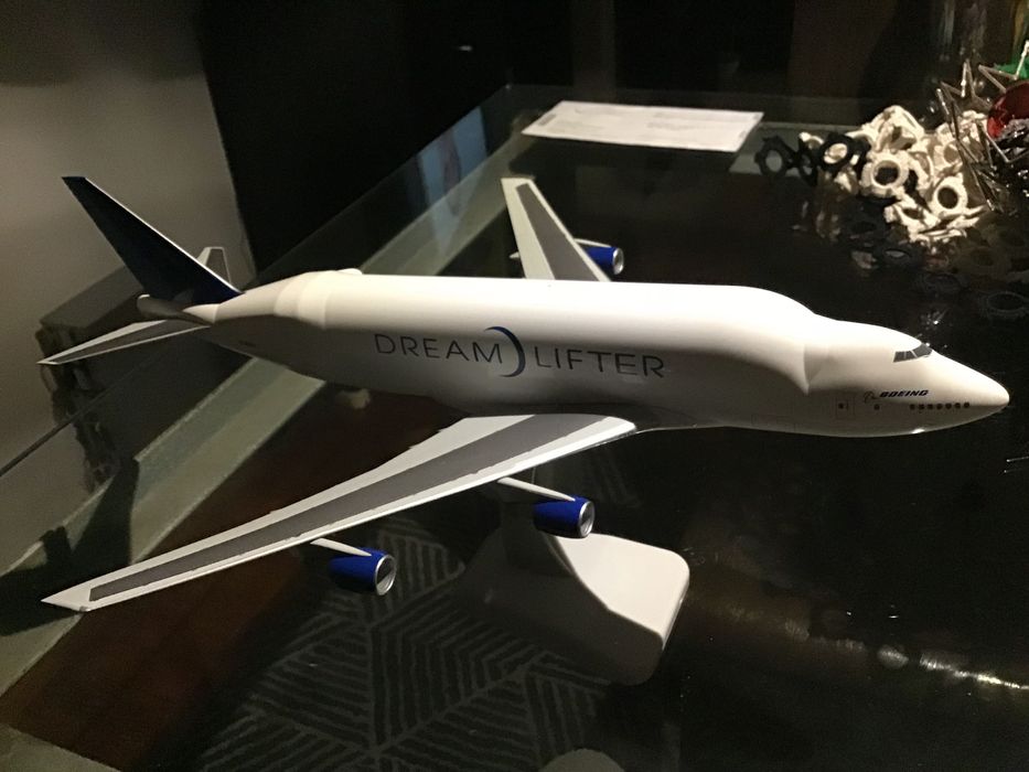 Boeing 747 Dream Lifter 1:200