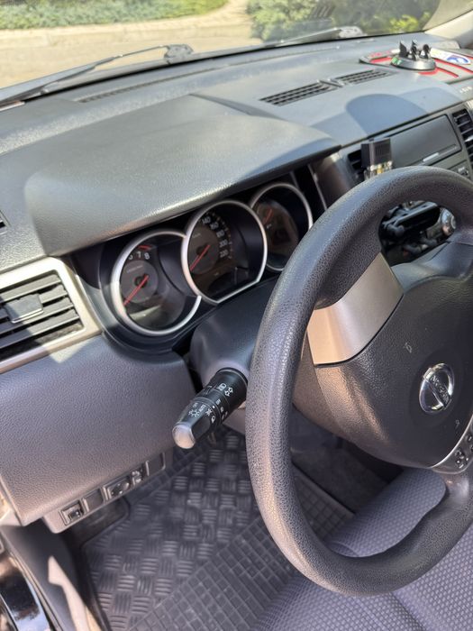 Ниссан тиида, Nissan tiida 2008