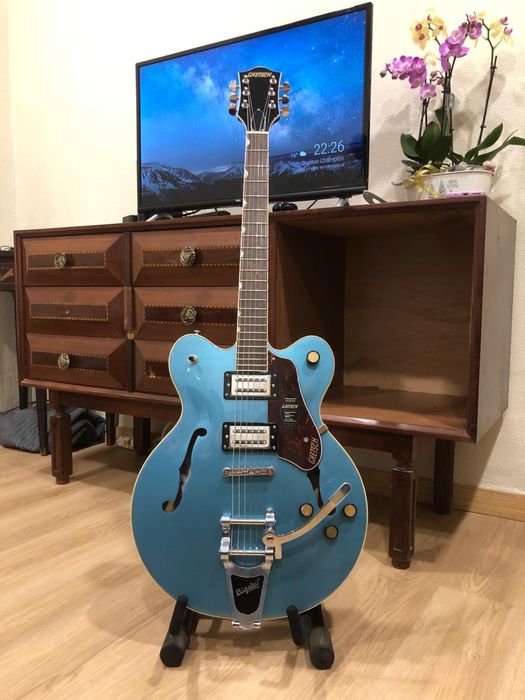 Gretsch G2622T.