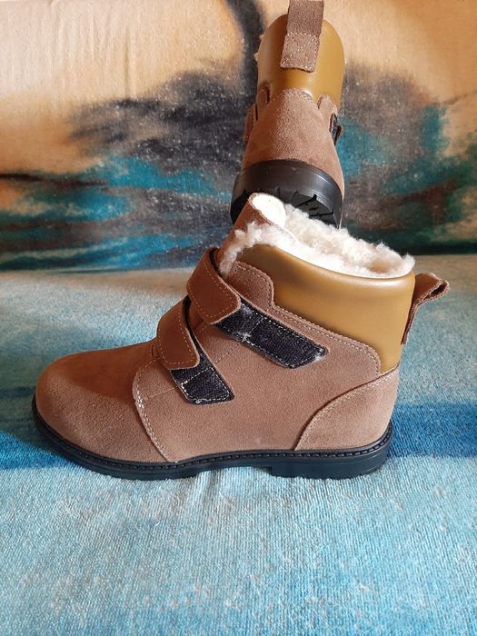 Нові замшеві зимові черевики