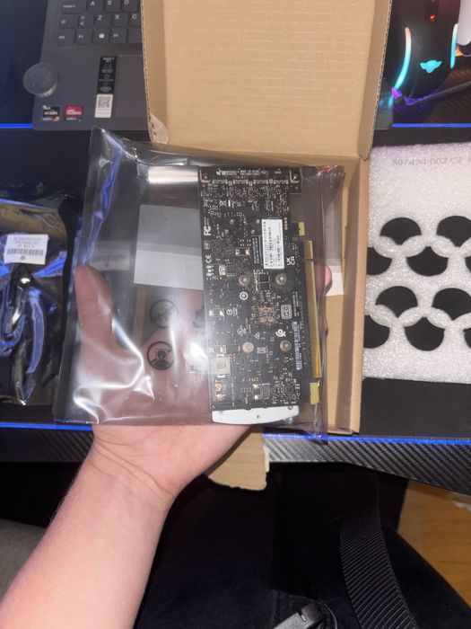 Placa gráfica Nvidia t1000 4gb nova, ainda selada na caixa