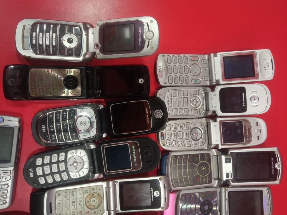 Телефон моторолла V8