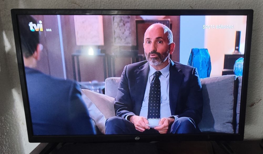 Vendo televisão Smart 24 pelogadas nova