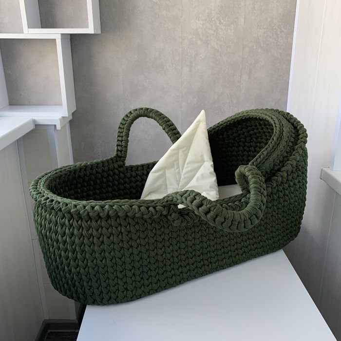 Люлька для немовляти. Кошик для новонародженої дитини.