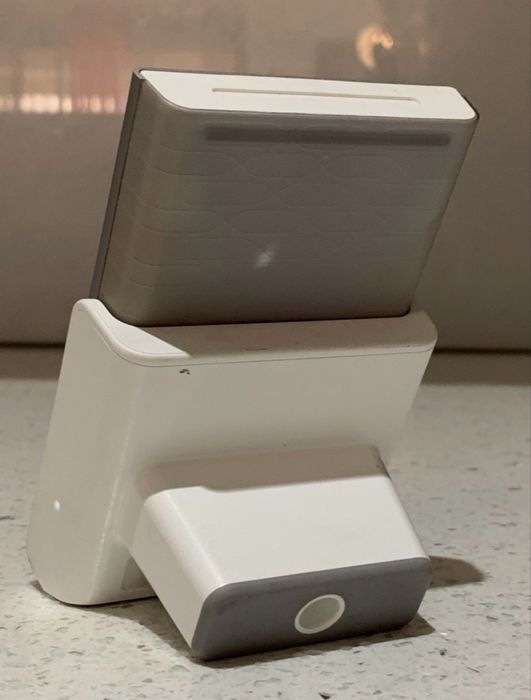 | Sonos CR200 Touch Screen Remote – With Charging Cradle