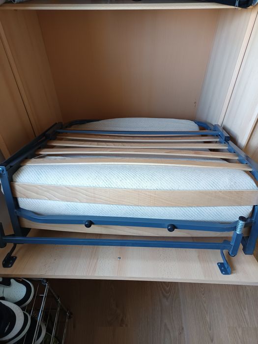 Beliche com Secretária, Guarda-roupa e 2 Camas – Bom Estado