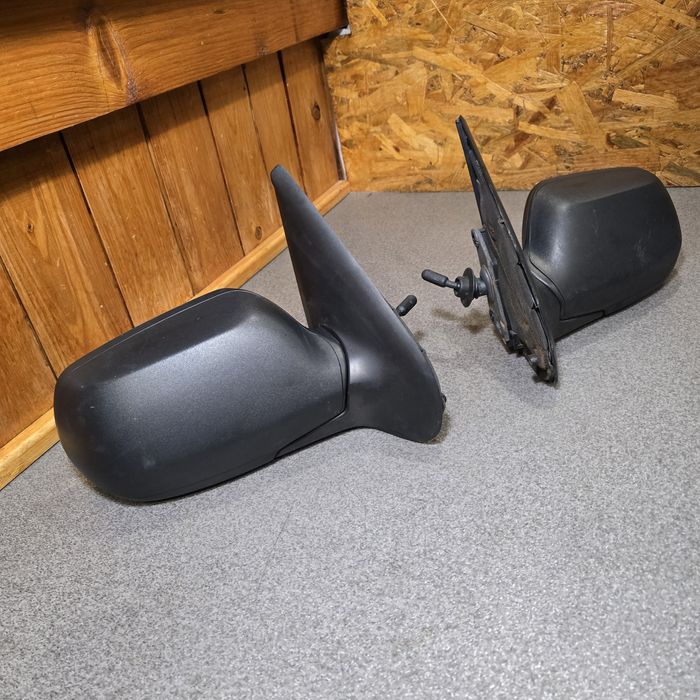 Дзеркала заднього виду Mazda 2  03-07r механічне управління E9014202