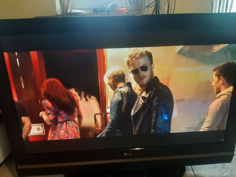 Телевізор LG плазма 42".