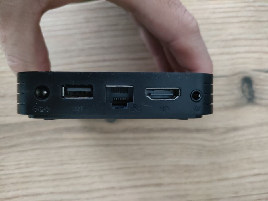 Dekoder Korbox SOIAV 4K, pilot i zasilacz w zestawie