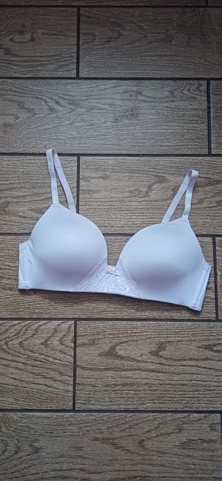 Nowy liliowy biustonosz Essentials r. 80 B