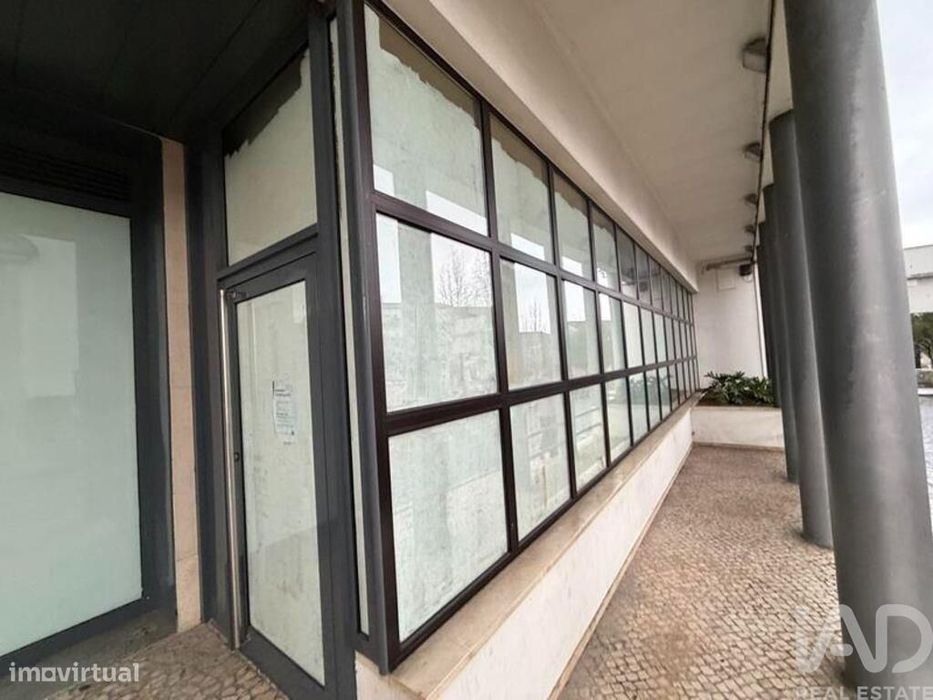 Loja / Estabelecimento Comercial em Arrifana de 397,00 m2
