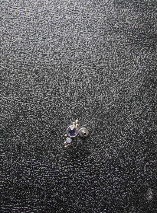 Kolczyk nowy cyrkonie i opal. Piercing tragus, helix, lobe,conch