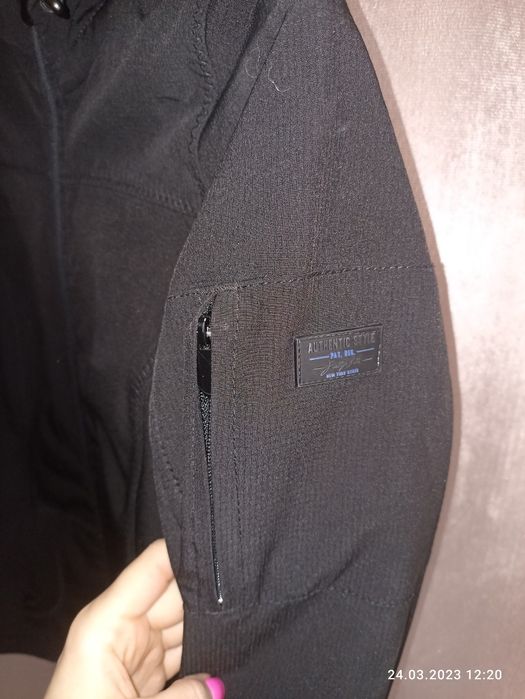 Czarna kurtka Softshell