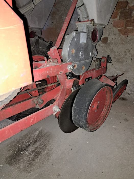 Siewnik BECKER do kukurydzy 4-rzędowy