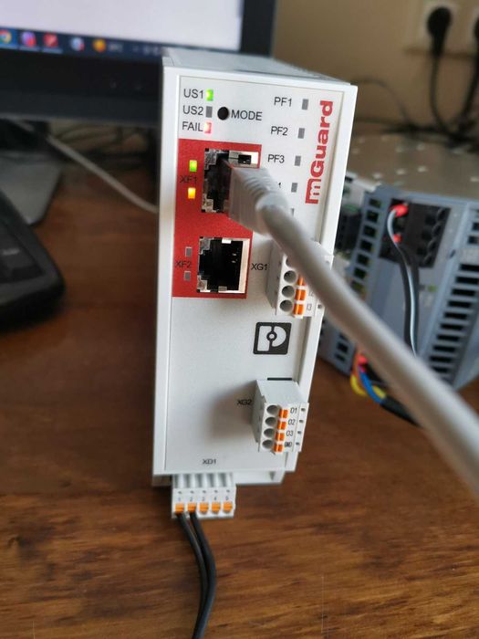 Phoenix Contact FL MGUARD 2102 (1357828)(Промисловий роутер) — Повний комплект