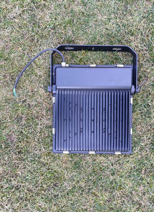 Naświetlacz halogen CommLED 200W 29000lm 4000K IP65 mocny hala boisko