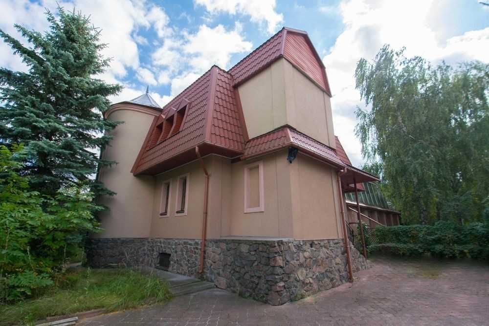 Будинок з озером