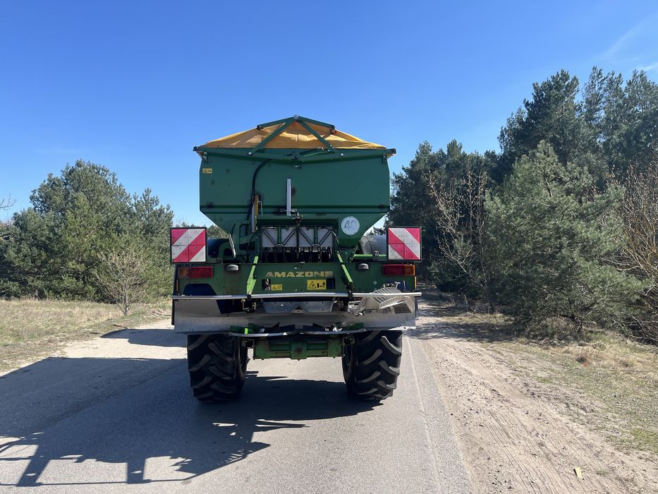 Rozsiewacz Amazone ZG-B 8200