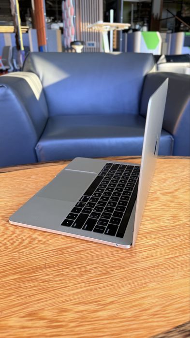 MacBook Pro 13” 2019 A2159 i5 128GB Silver | Touch Bar Идеал