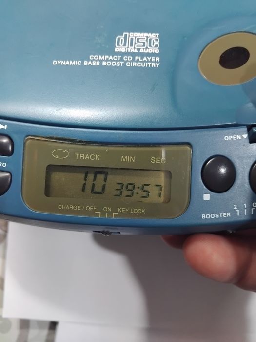 CD Player antigo portátil (não funciona)