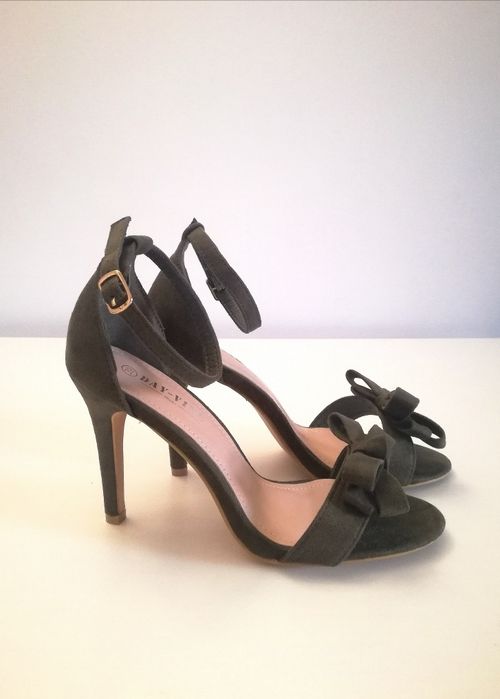 Buty na obcasie/sandałki na obcasie