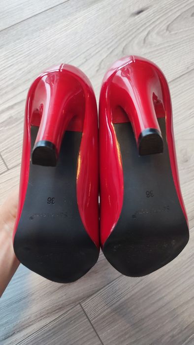 nowe szpilki marki Sergio Leone, lakierowane, czerwono-malinowe. 36