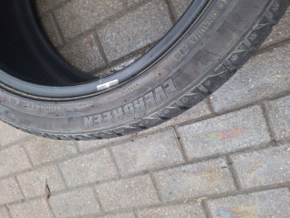 Opony zimowe R19/255/40 komplet