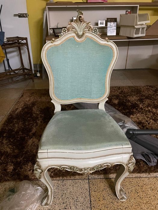 Cadeira em madeira antiga