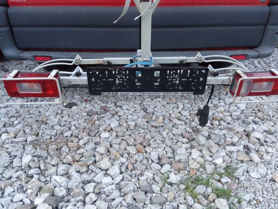 Uchylany bagażnik EUFAB na dwa rowery