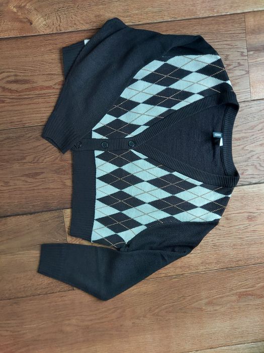 Krótki sweterek w romby marki H&M