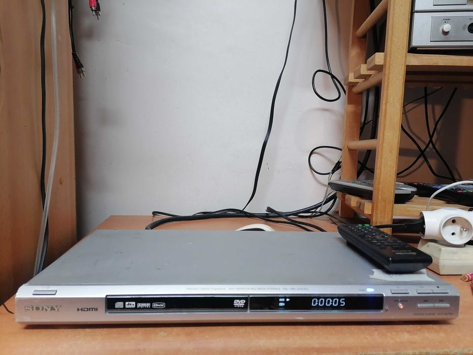 Odtwarzacz CD/DVD Sony DVP-NS76H pilot HDMI