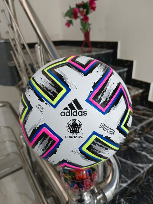 Piłka nożna Adidas uniforia 2020