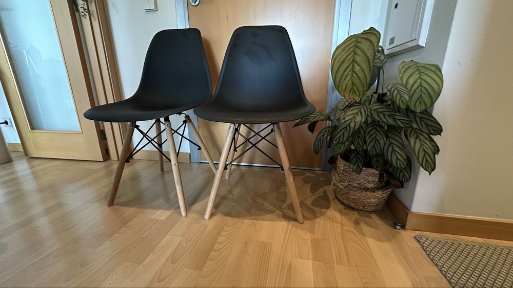 Cadeiras pretas 02 unidades