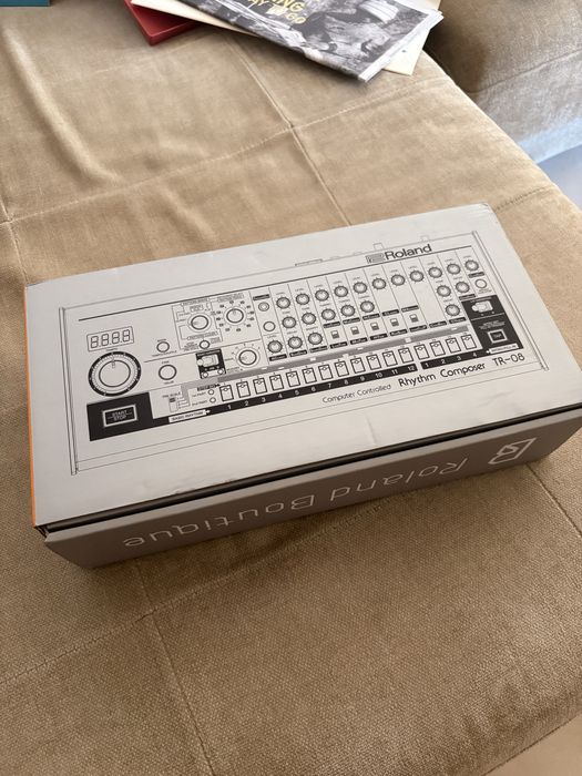 Caixa de Ritmos Roland TR-08