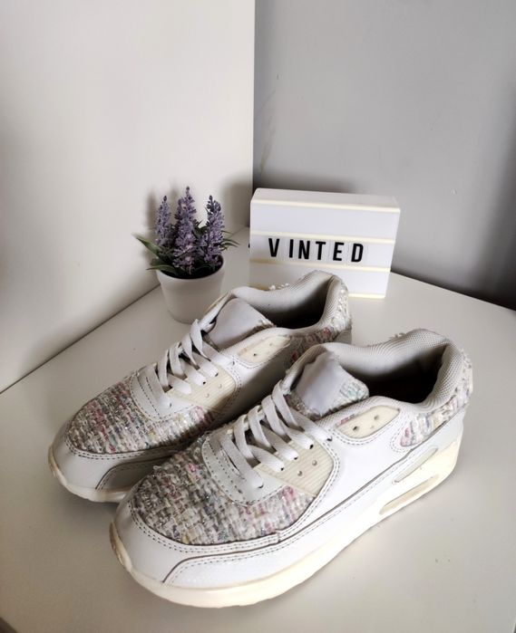 Białe  sneakersy