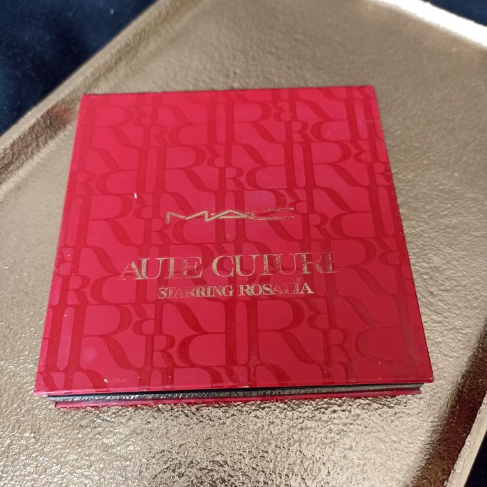 MAC rozświetlacz Aute Cuture Starring Rosalia Extra Dimension