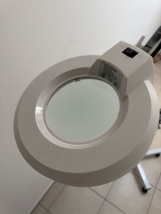 Candeeiro de pé com Lupa