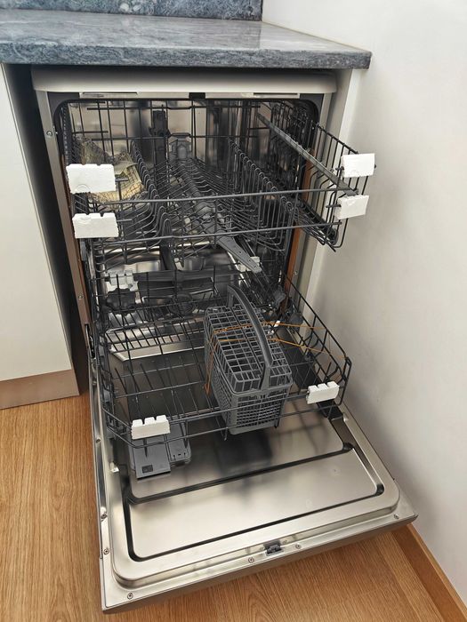 Máquina de Lavar Loiça Meireles (MLL 125W) // Nova