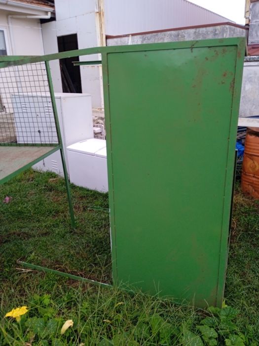 Banca em chapa e rede