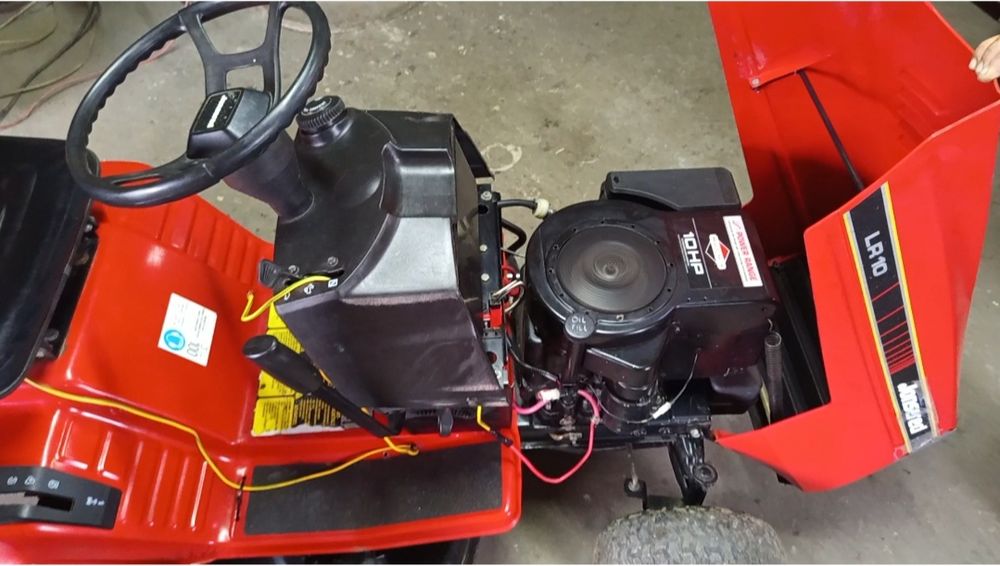 Трактор-газонокосарка