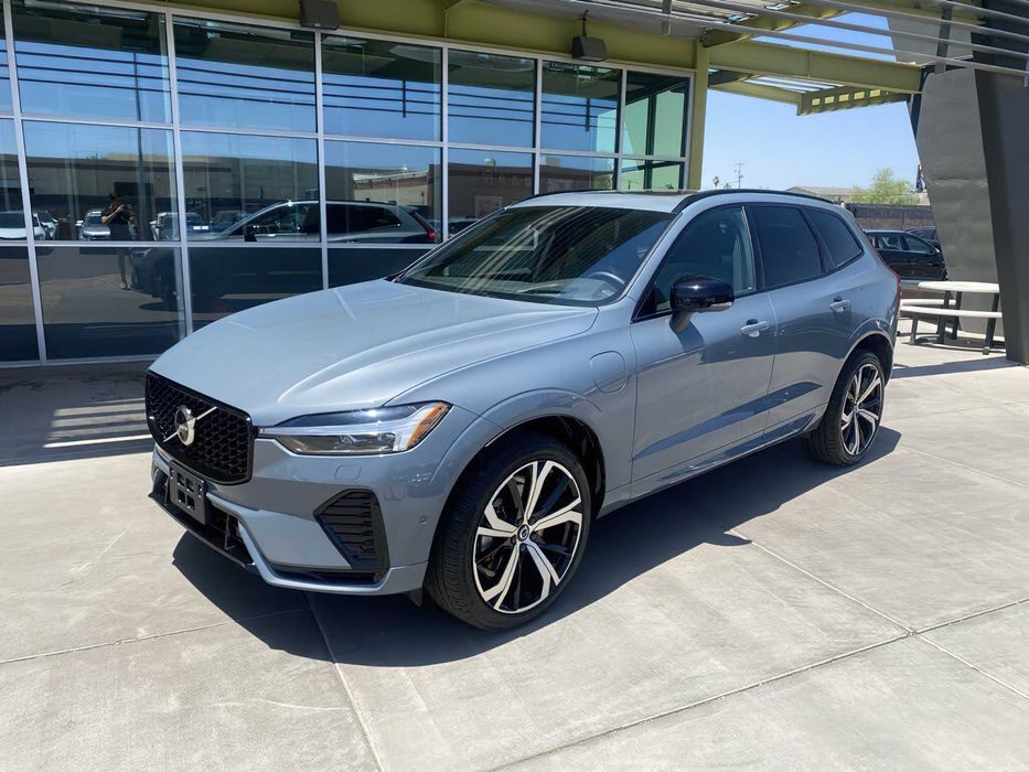 Volvo XC60 T8 Recharge R-Design      2022